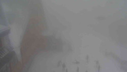 Parkoviště a hlavní vchod