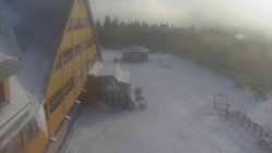 Parkoviště a hlavní vchod