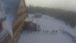 Parkoviště a hlavní vchod