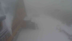 Parkoviště a hlavní vchod