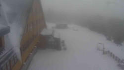 Parkoviště a hlavní vchod