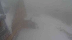 Parkoviště a hlavní vchod