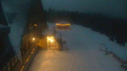 Parkoviště a hlavní vchod