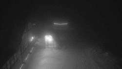 Parkoviště a hlavní vchod