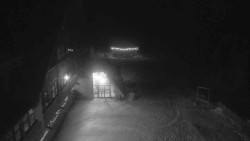 Parkoviště a hlavní vchod