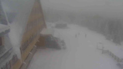 Parkoviště a hlavní vchod