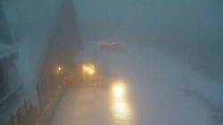 Parkoviště a hlavní vchod