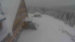 Parkoviště a hlavní vchod