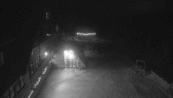 Parkoviště a hlavní vchod