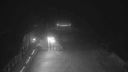 Parkoviště a hlavní vchod