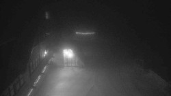 Parkoviště a hlavní vchod