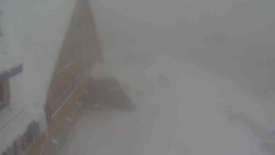 Parkoviště a hlavní vchod