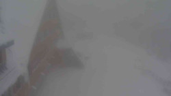 Parkoviště a hlavní vchod