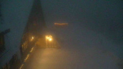 Parkoviště a hlavní vchod