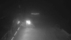 Parkoviště a hlavní vchod