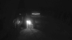 Parkoviště a hlavní vchod