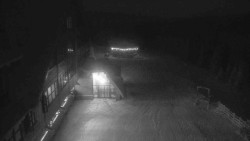 Parkoviště a hlavní vchod