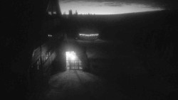 Parkoviště a hlavní vchod