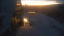 Parkoviště a hlavní vchod