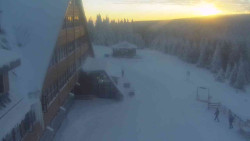 Parkoviště a hlavní vchod