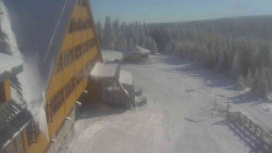 Parkoviště a hlavní vchod