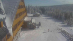 Parkoviště a hlavní vchod