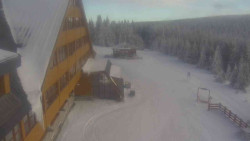 Parkoviště a hlavní vchod