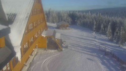 Parkoviště a hlavní vchod