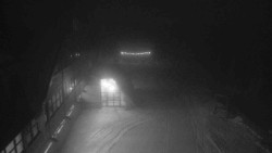 Parkoviště a hlavní vchod