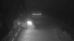 Parkoviště a hlavní vchod