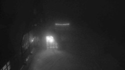 Parkoviště a hlavní vchod