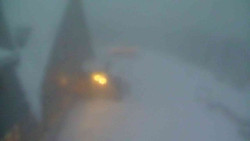 Parkoviště a hlavní vchod