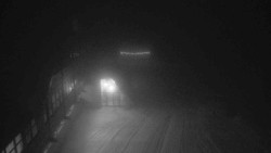 Parkoviště a hlavní vchod