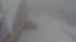 Parkoviště a hlavní vchod