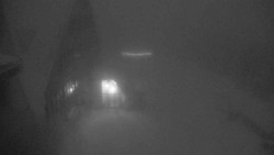 Parkoviště a hlavní vchod