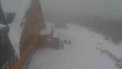 Parkoviště a hlavní vchod