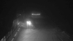 Parkoviště a hlavní vchod