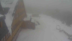 Parkoviště a hlavní vchod