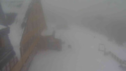 Parkoviště a hlavní vchod