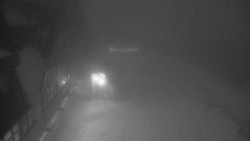 Parkoviště a hlavní vchod