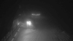 Parkoviště a hlavní vchod