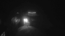 Parkoviště a hlavní vchod