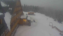 Parkoviště a hlavní vchod