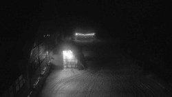 Parkoviště a hlavní vchod