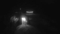 Parkoviště a hlavní vchod