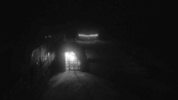 Parkoviště a hlavní vchod