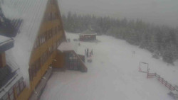 Parkoviště a hlavní vchod