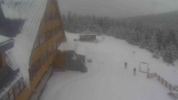 Parkoviště a hlavní vchod