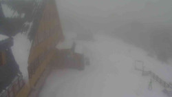 Parkoviště a hlavní vchod