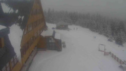 Parkoviště a hlavní vchod